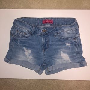 ⭐️ Stretchy Distressed Denim Shorts